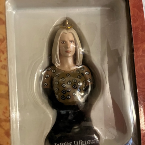 2004 DIAMOND SELECT TOYS Buffy The Vampire Slayer “White Willow” Ornament - Picture 2 of 10